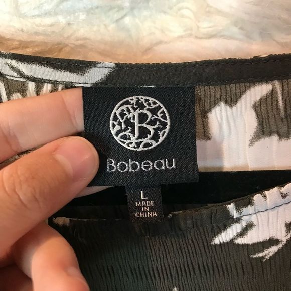 ❤️SALE❤️Bobeau Blouse Sheer cold shoulder Black & White, ruffle sleeves, size L - Picture 10 of 12